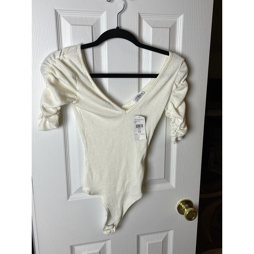 Fashion Nova  Bodysuit cream color size XS